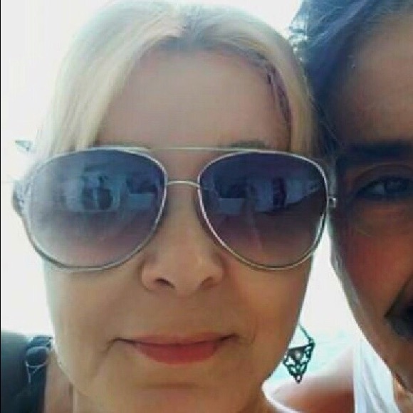 Meet your Posher, Sue - Picture 3 of 4